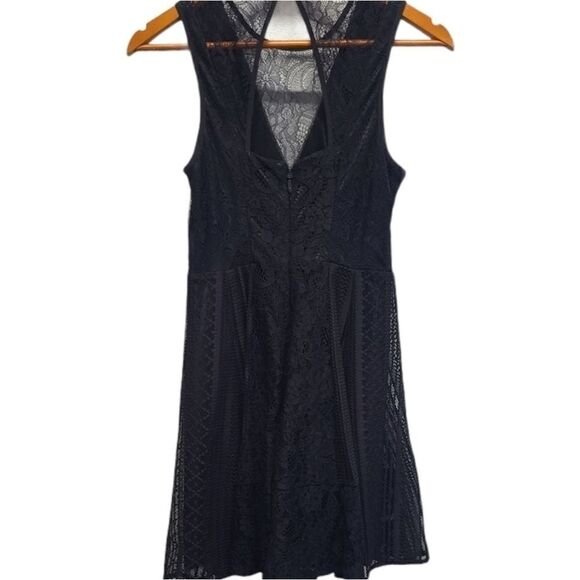 NWOT BCBGeneration Black Lace V-Neck Dress size 0 - Picture 3 of 9